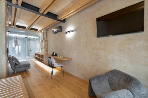 Junior Suite with Balcony image 7
