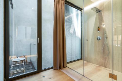 Junior Suite with Balcony image 6