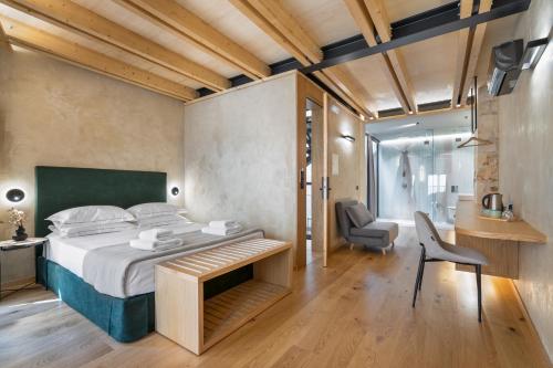 Junior Suite with Balcony image 5