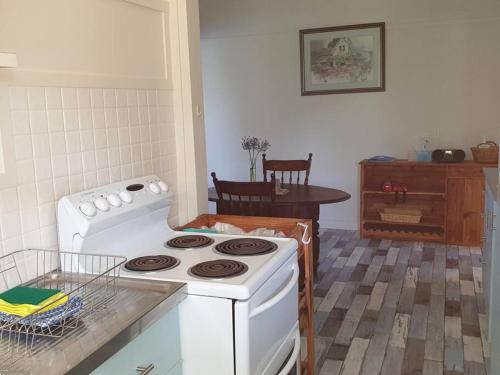 บ้านเดี่ยว 2 ห้องนอน 1 ห้องน้ำส่วนตัว ขนาด 10 ตร.ม. – อีสต์เมทแลนด์ (Sun on the Stubble) in เมทแลนด์ (เซาท์ออสเตรเลีย)