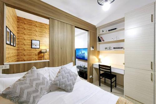 1BR Condotel with Balcony at FAME Residences #FM05, Manila