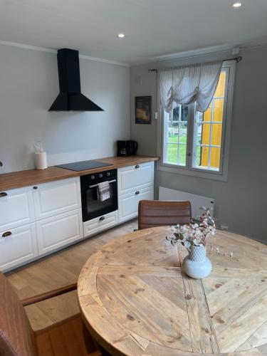 Finnegården Røros (Finnegarden Røros) in โรโรส