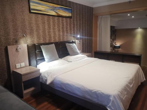 Executive Suite image 9