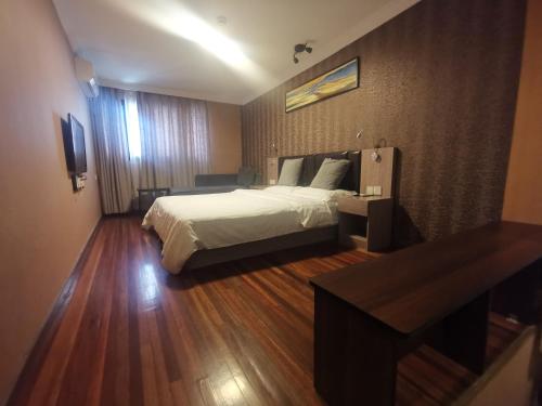 Executive Suite image 6