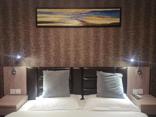 Executive Suite image 5