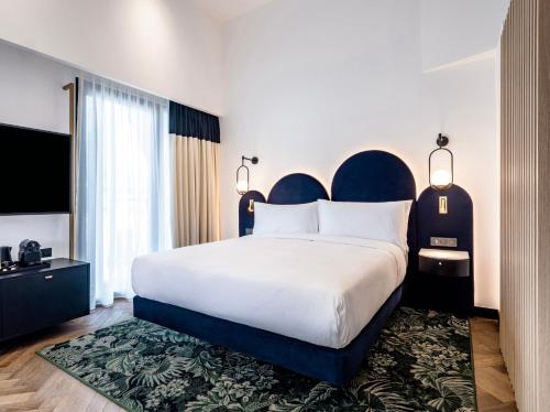 room detail thumbnail 1