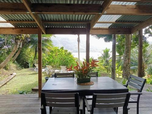 Balcony/terrace, HUAHINE Manta Lodge avec 4x4 optionnel in Huahine Island