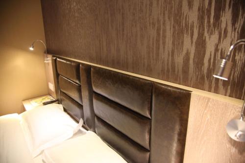 Standard Double Room image 7