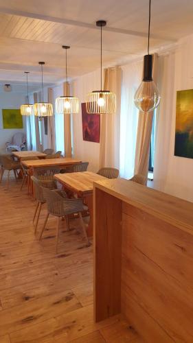 Tkalcovna U Zlatého potoka (Tkalcovna U Zlateho potoka) in Bystré