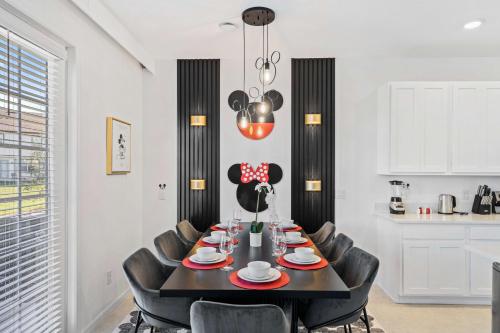 1043 Plantation Lane in Davenport, USA