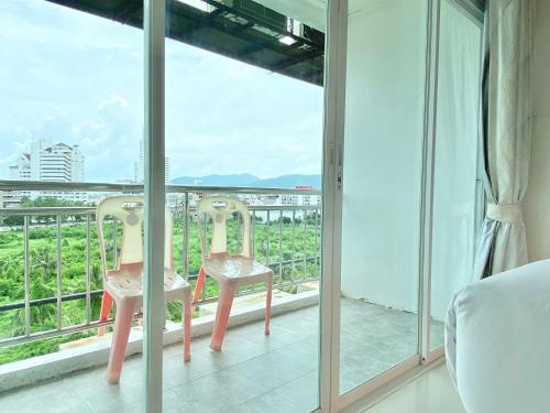 สภาพแวดล้อมโดยรอบ, ป่าตอง แพลทินัม (Patong Platinum) in ภูเก็ต