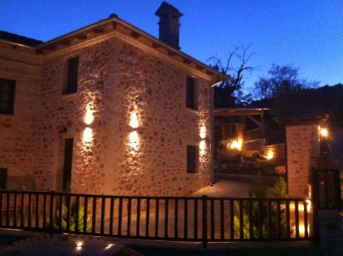 숙소 외관, Yono's Traditional House in 아노 라베니아