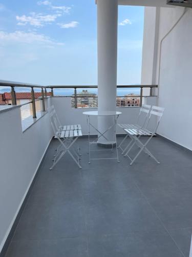 One-Bedroom Apartment image 9