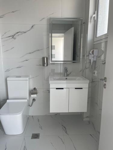 One-Bedroom Apartment image 7