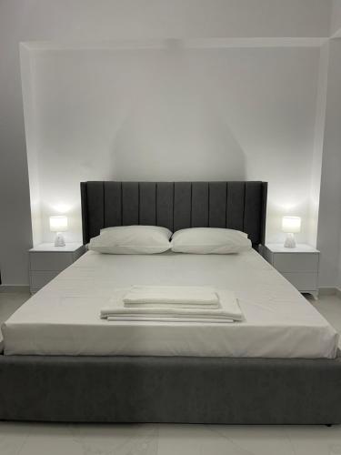 One-Bedroom Apartment image 2