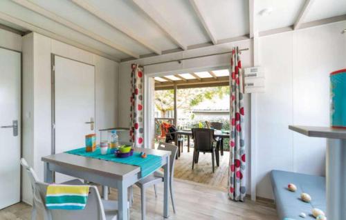 2 bedrooms, 3 beds