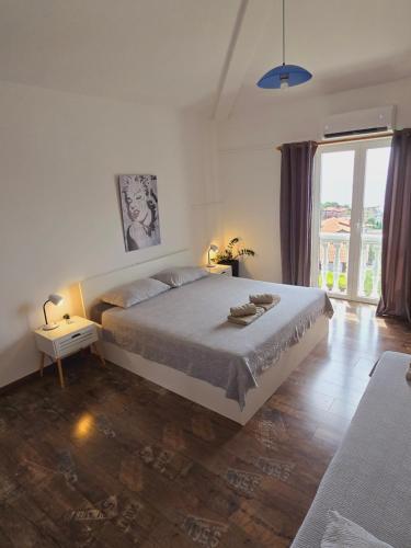 Apartments Kolmanic, sea view, free privat parking in Poljane