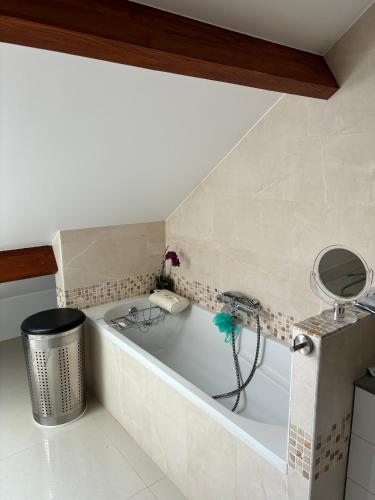 Chambre a louer a Chelles 20 minutes de Paris ou Disneyland RER E in เชล