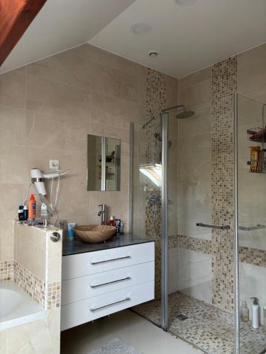 Chambre a louer a Chelles 20 minutes de Paris ou Disneyland RER E in เชล