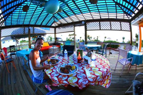 Φαγητό και ποτό, Rollezz Villas Beach Resort in Σμιθ Τάουν