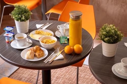 Food and beverages, Hotel Saint Pierre Paris in Quartier Saint-Germain-des-Pres - Luxembourg