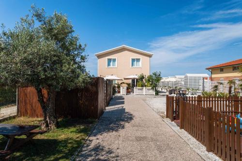 2 bedrooms, 3 beds