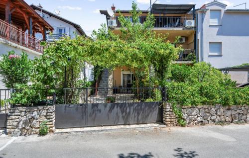 3 Bedroom Lovely Apartment In Vodice