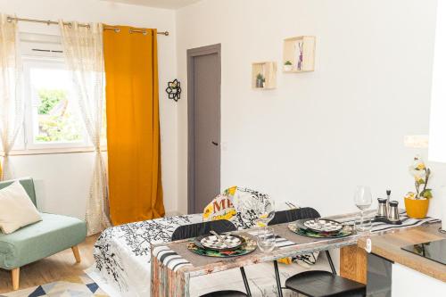 Sky Haven, 5Mins Orly Airport Apt 23 in Ати-Мон