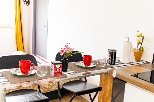 Sky Haven, 5Mins Orly Airport Apt 23 in Ати-Мон