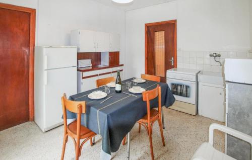 virtuve, 2 Bedroom Stunning Home In Burzet in Burzet