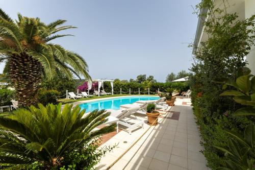 Úszómedence, B&B White House Relais in Peschici