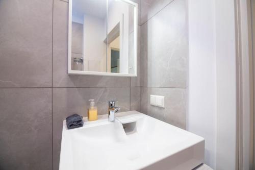 Elegant 2-Bedroom Retreat Near Old Town, Riga (foto 3)
