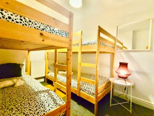 Liverpool 4 Bed Home Sleeps 18 Free Parking, Liverpool (photo 7)