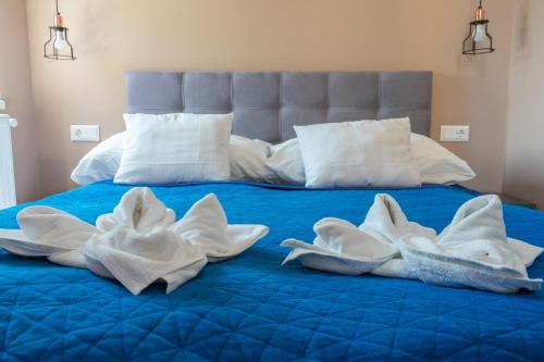 Glam Downtown Apartments - image 2