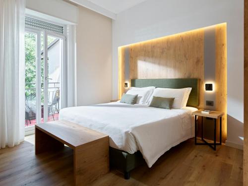 Hotel America - image 9