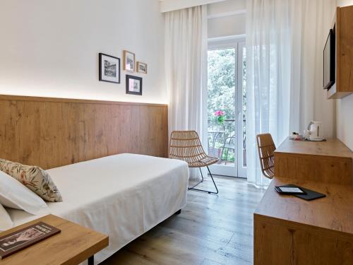 Hotel America - image 6
