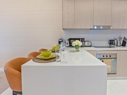 Palm Tower Luxury 1BR Sea View Suites with 5 Star Hotel Amenities, Dubai (foto 10)