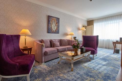 room detail thumbnail 1