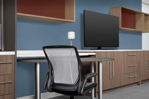 Home2 Suites by Hilton Falls Church - image 11