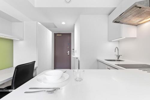 Amazing studio close to Westfield - image 14