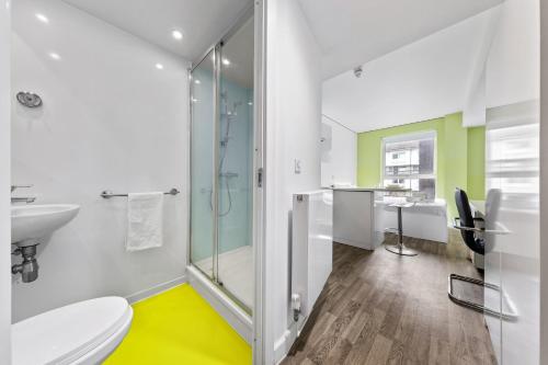 Amazing studio close to Westfield - image 14