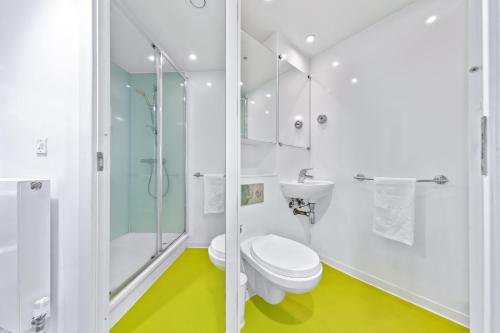 Amazing studio close to Westfield - image 5