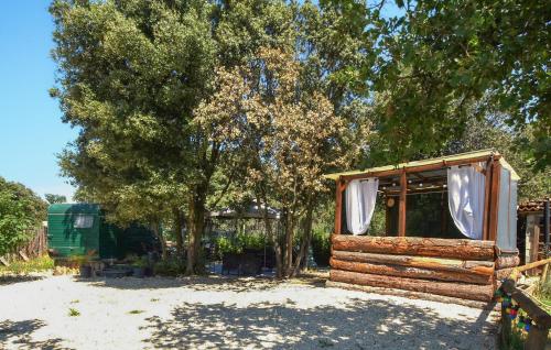 Cozy Stacaravan In Pernes-Les-Fontaines, Перн-ле-Фонтен