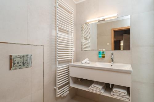 Berkeley Hotel & Day Spa - image 3