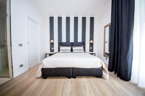 Deluxe Double Room image 10