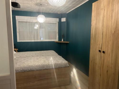 1 double bed, 2 twin beds