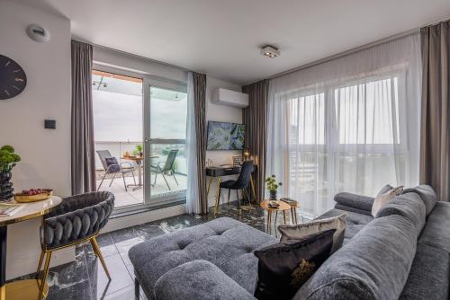 Studio Apartment with Terrace