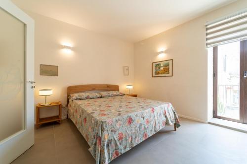 GuestHost - Pam's Seaview Apartment 5