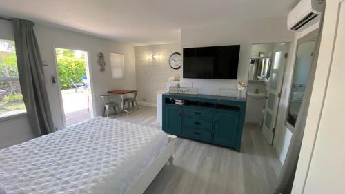 Steps To The Beach -renovated Studio Unit #1 in Fort Lauderdale, USA