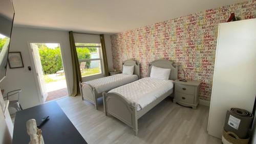 2 Min Walk To The Beach-all Renovated Studio #4 in Fort Lauderdale, USA